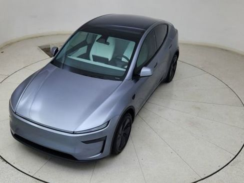 Used 2026 Tesla Model Y 2WD image 74