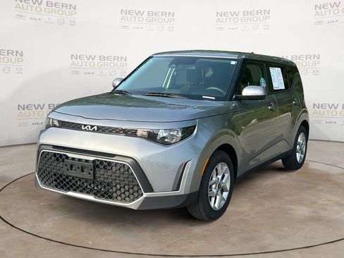 Used 2025 Kia Soul LX w/ LX Technology Package FWD image 1