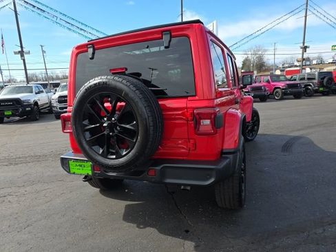 Used 2025 Jeep Wrangler Unlimited Sahara w/ Safety Group AWD/4WD image 11