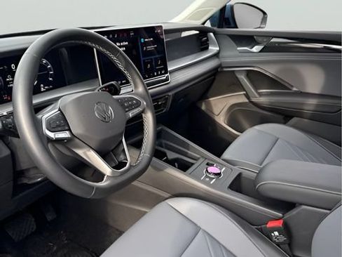 Used 2026 Volkswagen Tiguan SE AWD/4WD image 21