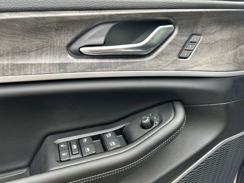 New 2025 Jeep Grand Cherokee L Limited w/ Luxury Tech Group II image 11