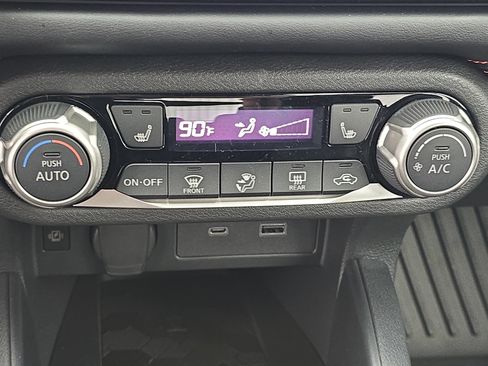 New 2025 Nissan Versa SR w/ Trunk Package image 22