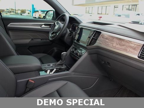 Used 2023 Volkswagen Atlas Cross Sport SE image 13