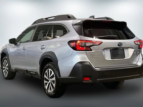Used 2025 Subaru Outback Premium AWD/4WD image 12