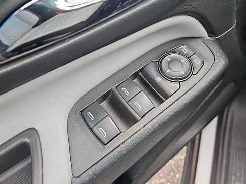 Used 2023 Chevrolet Equinox LS image 15