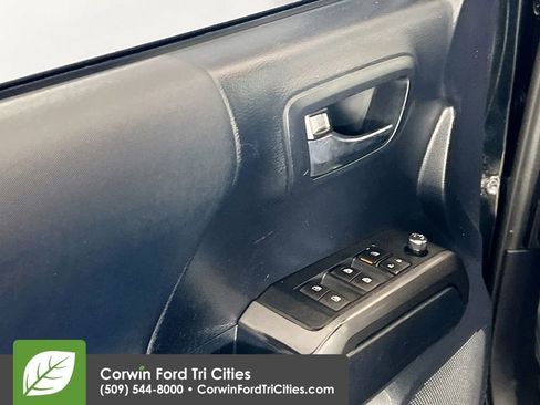 Used 2018 Toyota Tacoma 4x4 Double Cab image 12