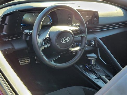 Used 2025 Hyundai Elantra Sport image 3