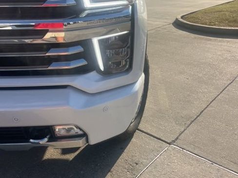 Used 2021 Chevrolet Silverado 2500 High Country w/ Technology Package image 11