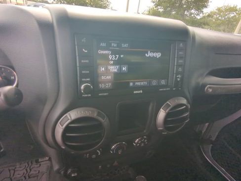 Used 2018 Jeep Wrangler Sport AWD/4WD image 19