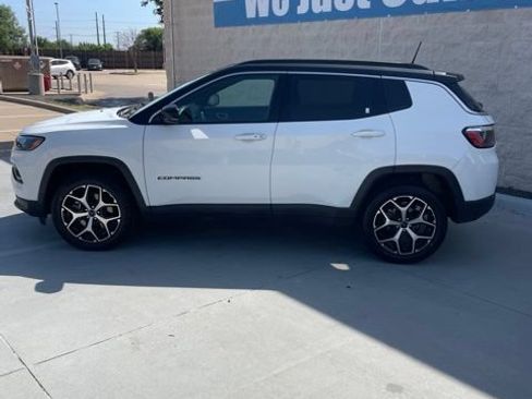 Used 2025 Jeep Compass Limited AWD/4WD image 7