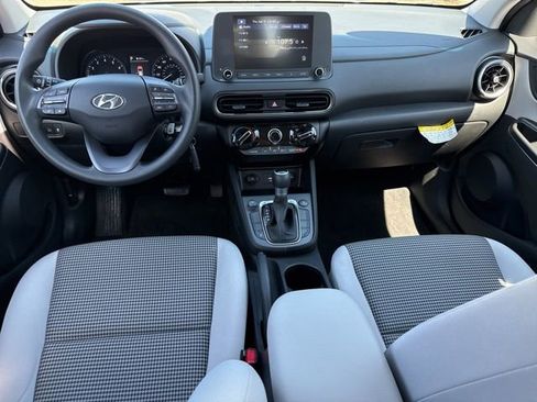 Used 2022 Hyundai Kona SE image 4