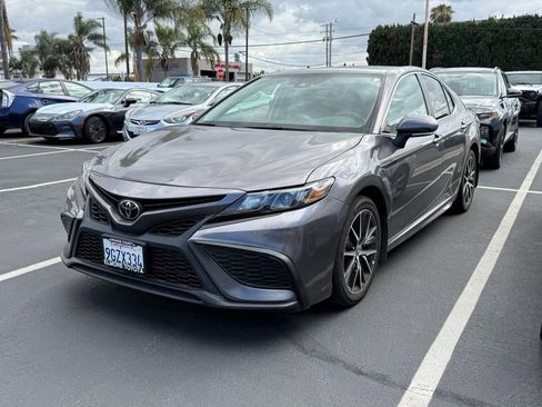 Used 2023 Toyota Camry SE w/ Convenience Package FWD image 3