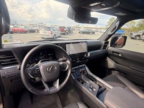 Used 2024 Lexus GX 550 image 5