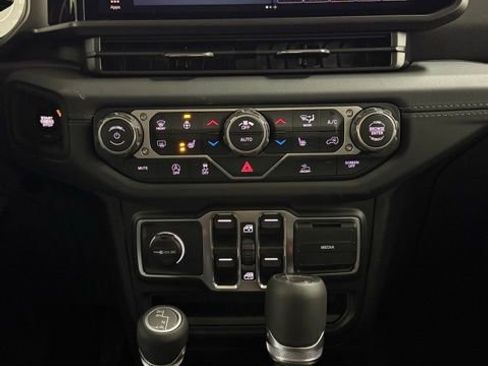 New 2026 Jeep Gladiator Sahara image 15