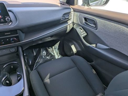 Used 2023 Nissan Rogue S FWD image 17