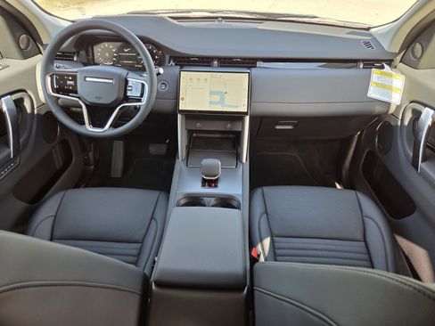 New 2025 Land Rover Discovery Sport S image 4