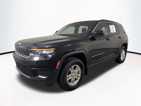 Used 2025 Jeep Grand Cherokee Laredo w/ Luxury Tech Group I AWD/4WD image 9