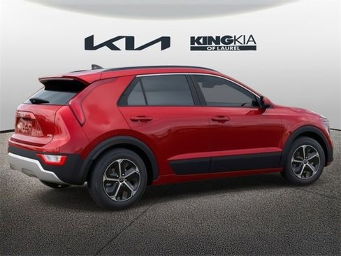 Used 2025 Kia Niro LX image 7