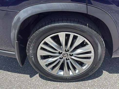 Used 2023 Toyota Highlander Platinum FWD image 12