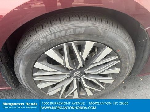 Used 2025 Nissan Altima 2.5 SV FWD image 12