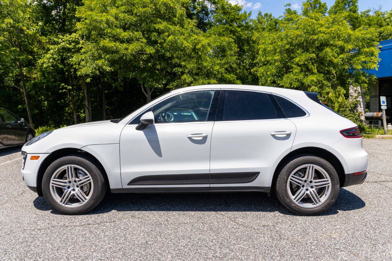 Used 2016 Porsche Macan S w/ Infotainment Package AWD/4WD image 3