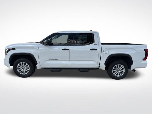 Used 2022 Toyota Tundra SR5 w/ SR5 Convenience Package image 8
