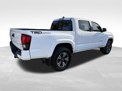 Used 2018 Toyota Tacoma TRD Sport w/ Technology Package image 7
