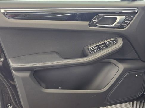 Certified 2024 Porsche Macan image 33