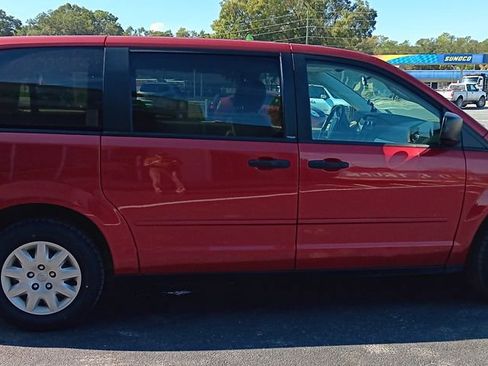 Used 2008 Chrysler Town & Country LX image 3