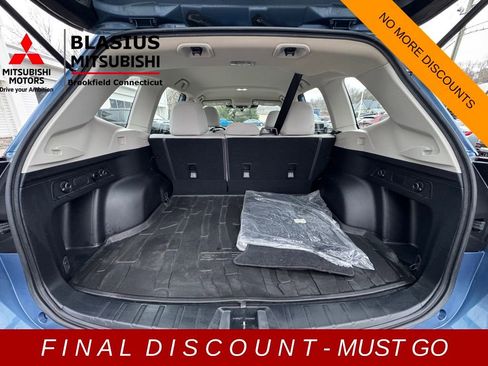 Used 2022 Subaru Forester Base image 24