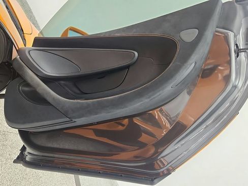 Used 2016 McLaren 570S Coupe RWD image 36