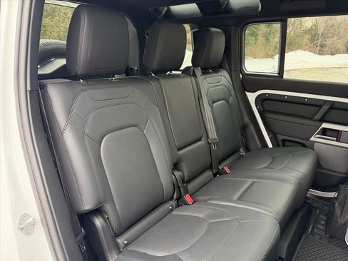 Used 2024 Land Rover Defender 110 S image 20