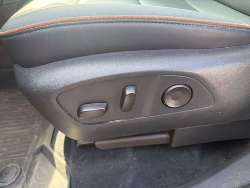 Used 2024 GMC Acadia AT4 w/ Luxury Package image 19