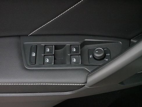 Certified 2024 Volkswagen Tiguan SE w/ Panoramic Sunroof Package image 19