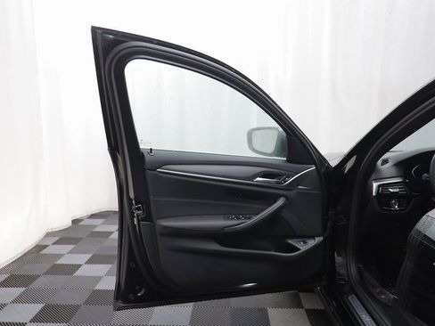 Certified 2023 BMW 530i xDrive w/ Convenience Package image 4