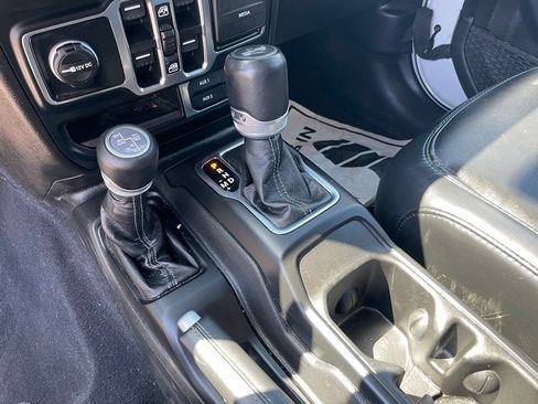 Used 2024 Jeep Wrangler High Altitude AWD/4WD image 17