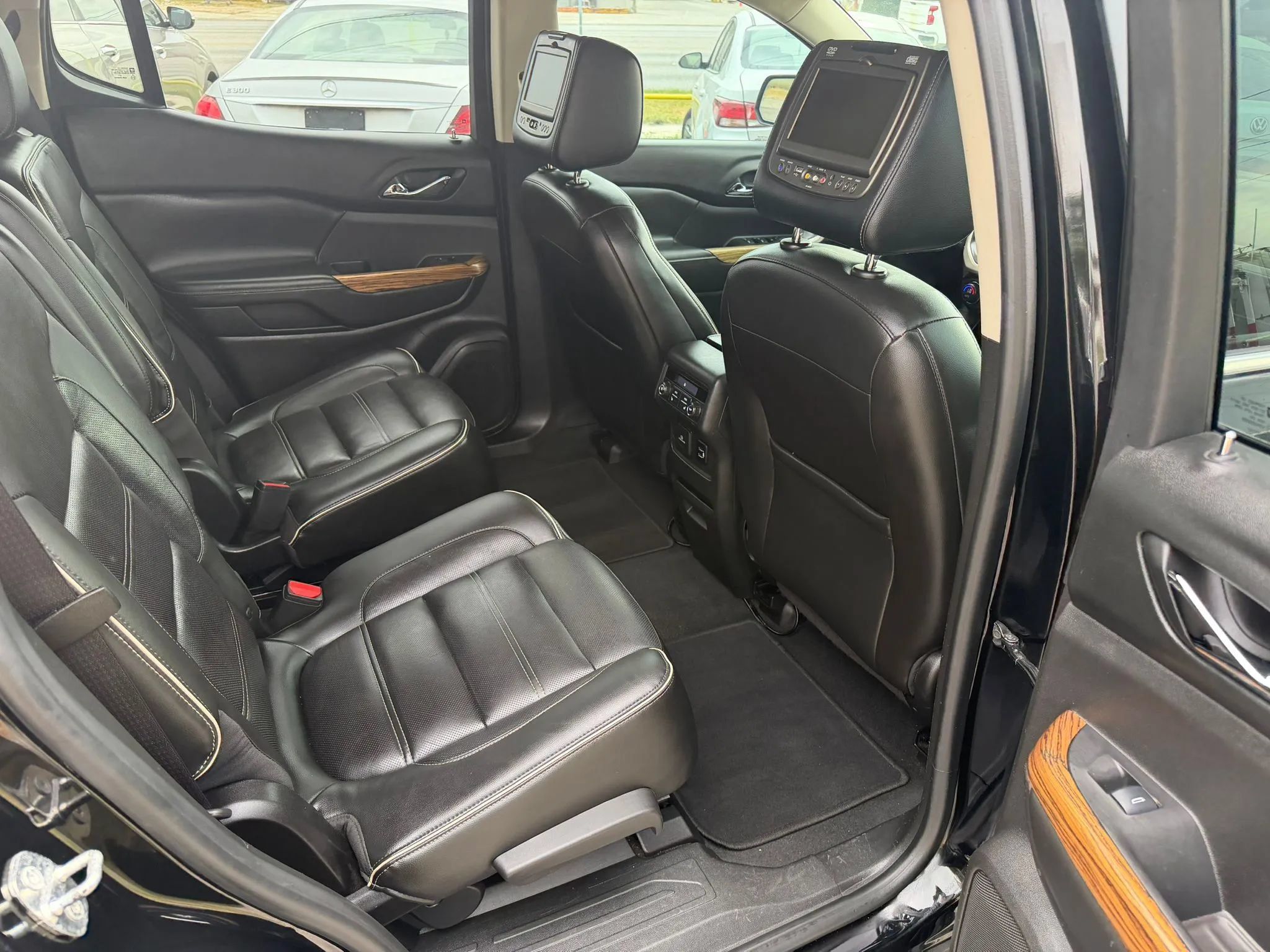 Used 2017 GMC Acadia Denali w/ Technology Package AWD/4WD image 8