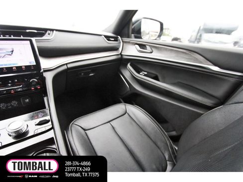 Used 2024 Jeep Grand Cherokee L Overland AWD/4WD image 11