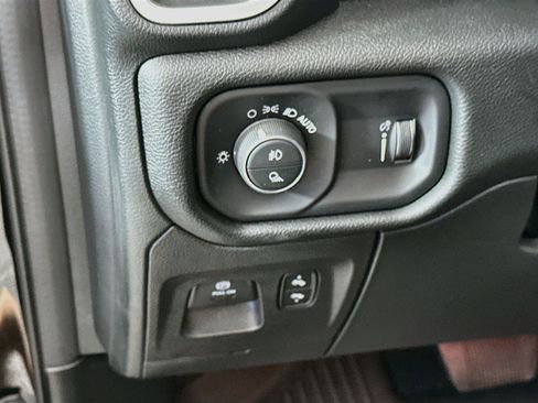 Used 2022 RAM 1500 Big Horn AWD/4WD image 16
