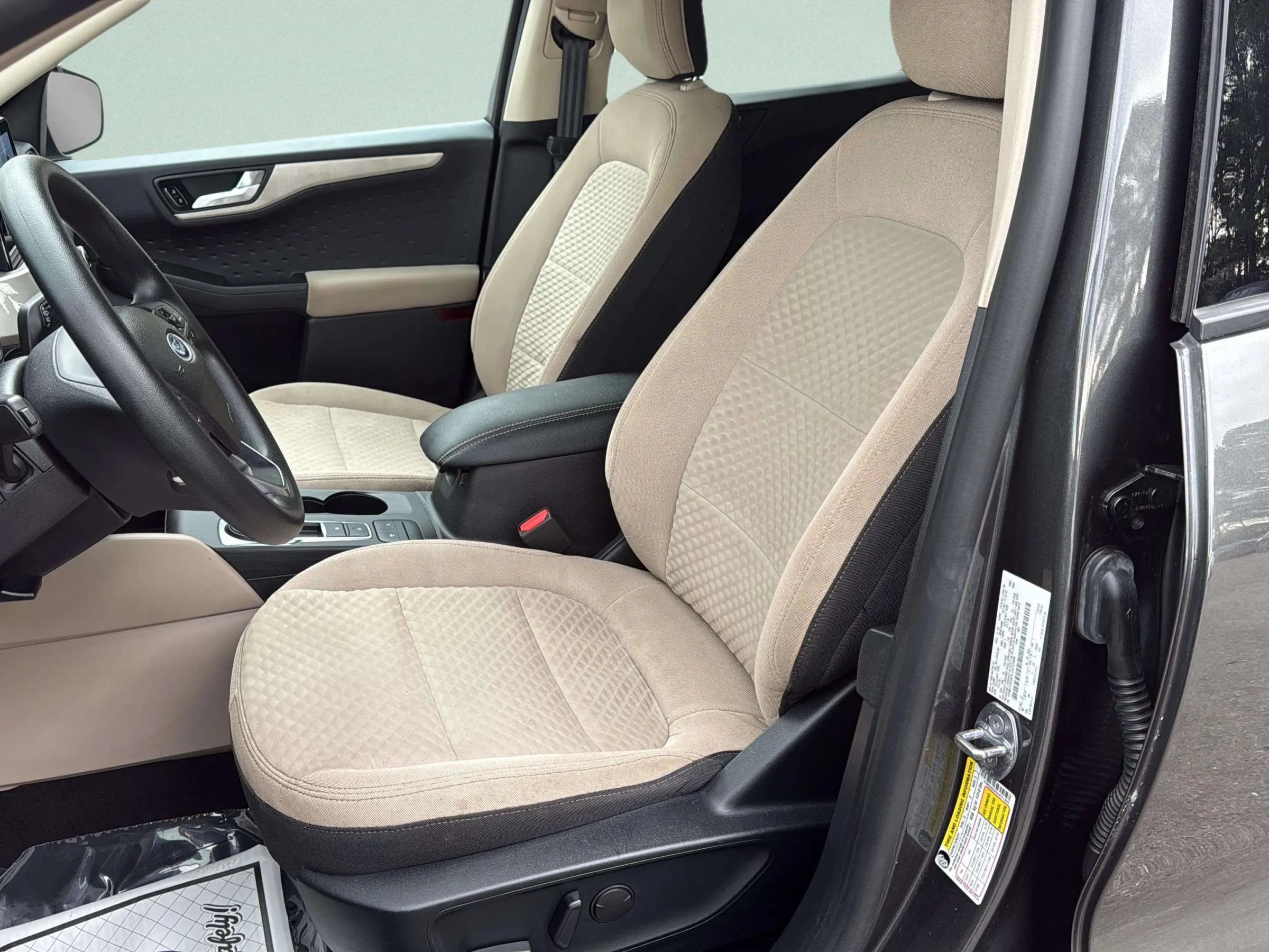 Used 2020 Ford Escape SE FWD image 17