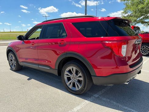Used 2024 Ford Explorer XLT w/ Equipment Group 202A AWD/4WD image 5