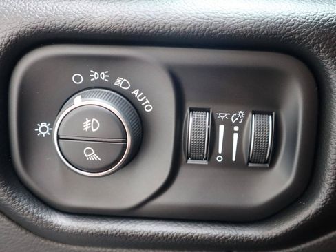 Used 2019 RAM 1500 Big Horn AWD/4WD image 65