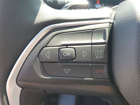 New 2025 Jeep Grand Cherokee L Altitude image 32