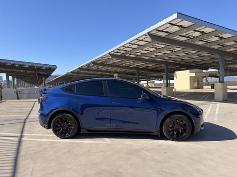 Used 2022 Tesla Model Y Long Range AWD/4WD image 10