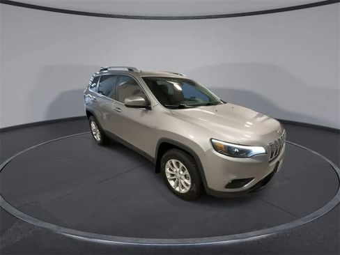 Used 2019 Jeep Cherokee Latitude w/ Cold Weather Group image 2