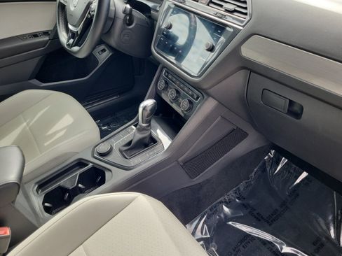 Used 2019 Volkswagen Tiguan SEL R-Line AWD/4WD image 16