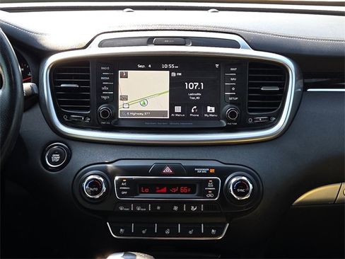 Used 2019 Kia Sorento SX image 11