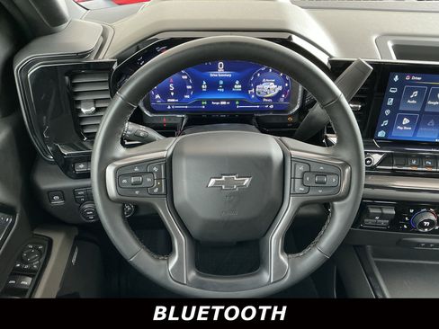 Used 2025 Chevrolet Silverado 2500 ZR2 w/ Technology Package image 5