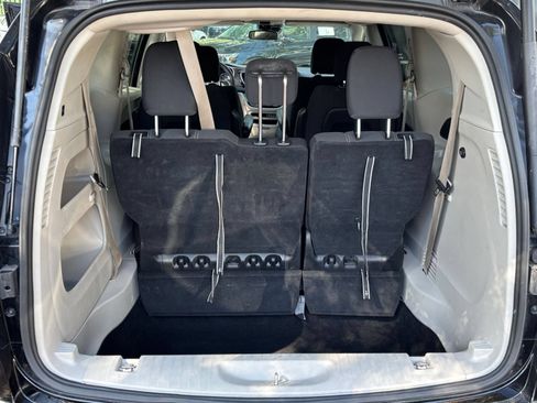 Used 2024 Chrysler Voyager LX FWD image 33