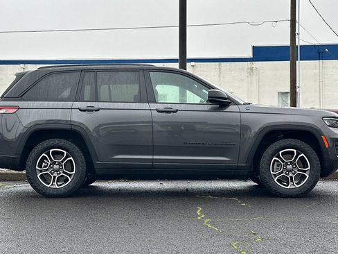 Used 2023 Jeep Grand Cherokee Trailhawk w/ Advanced Protech Group II AWD/4WD image 2